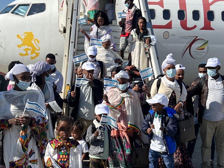 Ethiopian Jews arrive in Israel as a part of the government initiative Operation Zur Israel (Photo: Maayan Hoffman)