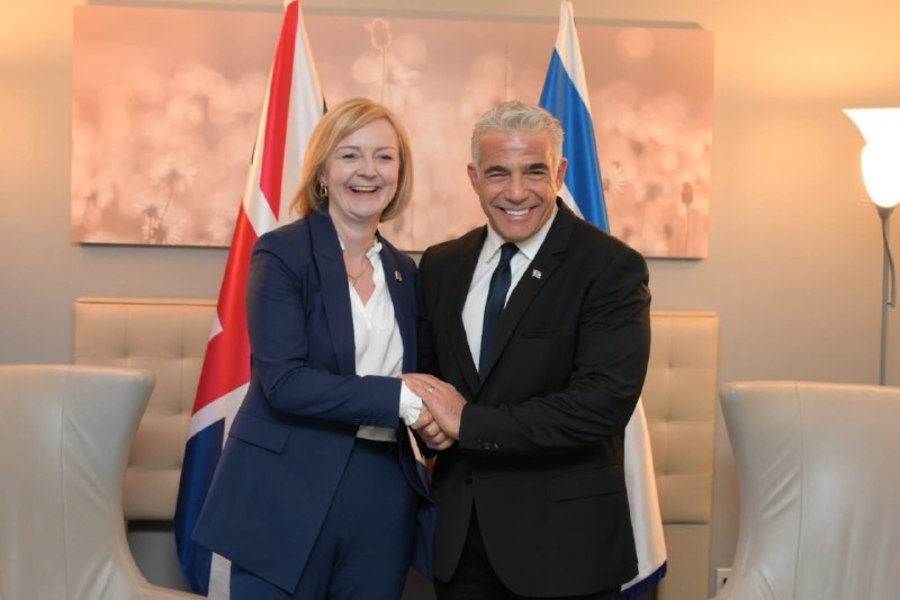 Israeli Prime Minister Yair Lapid and British Prime Minister Liz Truss meet on the sidelines of the United Nations General Assembly, Sept. 21, 2022 (Avi Ohayon/GPO)