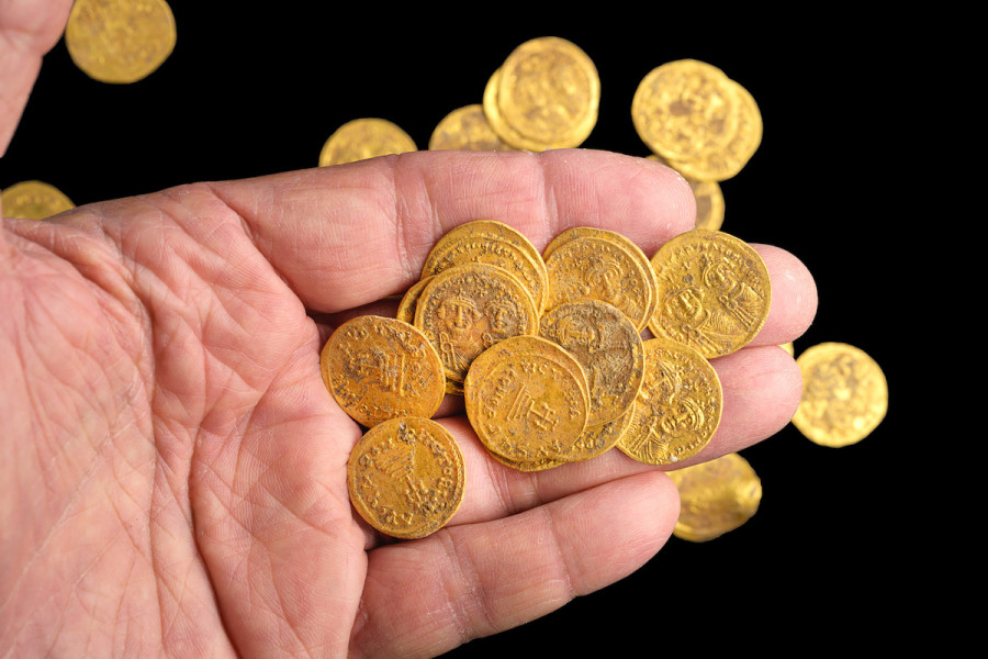 The gold hoard. (Photo: Dafna Gazit/ Israel Antiquities Authority)