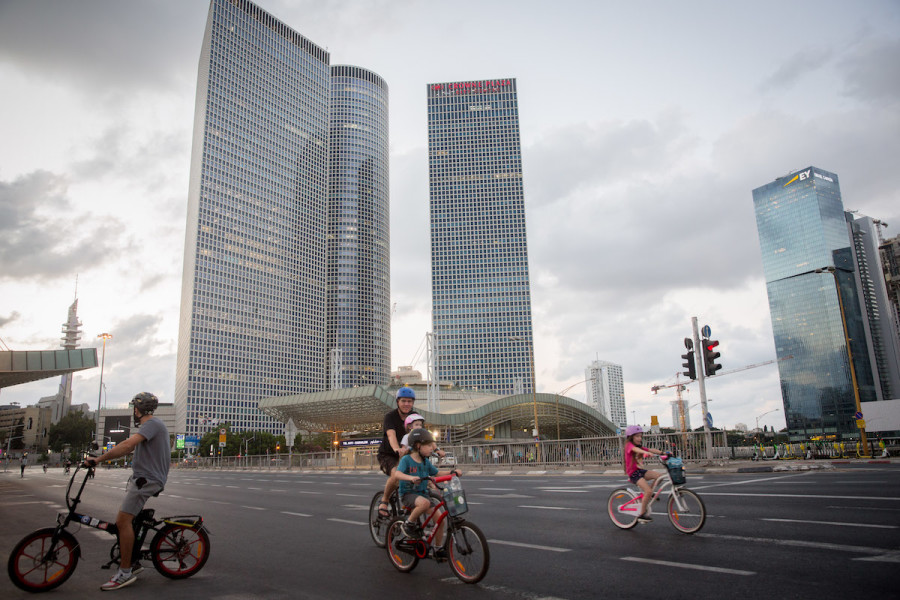 The empty streets of Tel Aviv, on Yom Kippur, Sept. 15, 2021. (Photo: Miriam Alster/Flash 90)