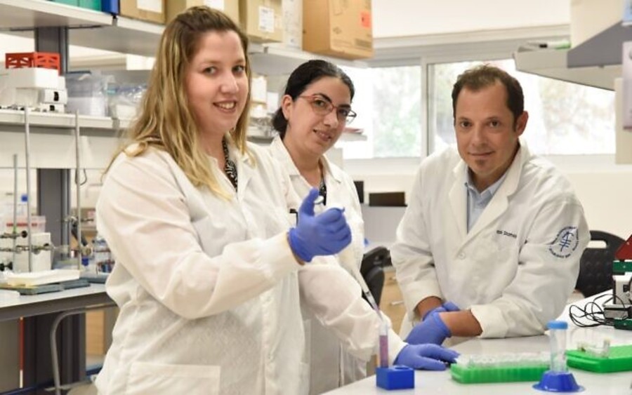 Researchers at the Technion-Israel Institute of Technology (left to right) Yuval Harris, Dr. Hagit Sason-Bauer and Prof. Yosi Shamay (Photo: Technion-Israel Institute of Technology)