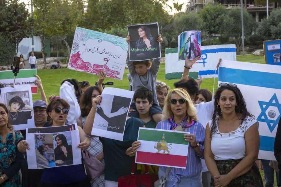 Israeli women protest the killing of Mahsa Jina Amini and the violent response of the Iranian government, and show their support of Iranian people, Jerusalem, Oct. 6, 2022. (Photo: Olivier Fitoussi /Flash90)