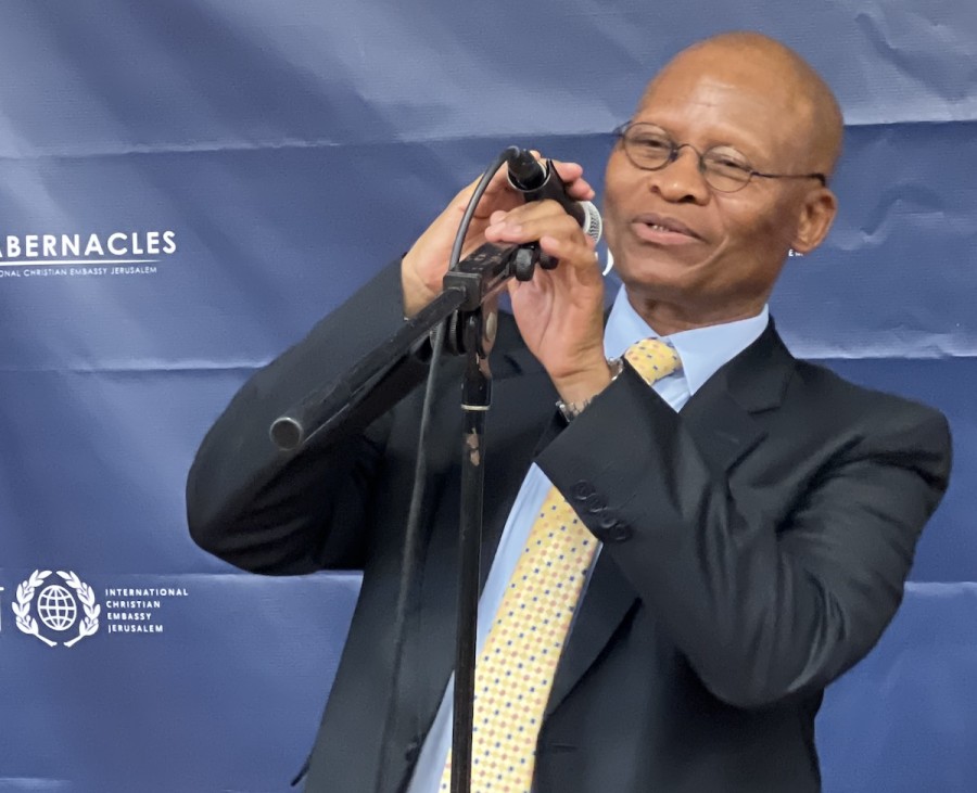 Mogoeng Mogoeng speaks at the Feast of Tabernacles (Photo: Maayan Hoffman)