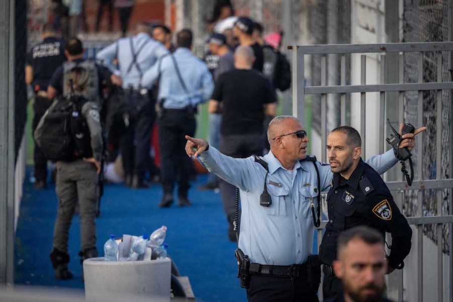 Police and rescue personnel gather around the terrorist responsible for the stabbing attack at the Givat HaMivtar neighborhood in East Jerusalem, Oct. 22, 2022. (Photo: Yonatan Sindel/Flash90)