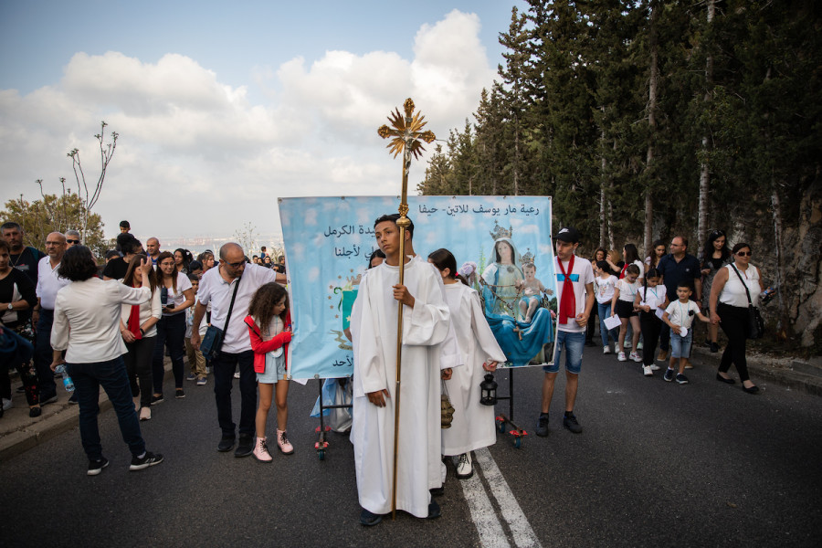 Catholics take part in a procession of the Virgin Mary in Haifa, May 1, 2022. (Photo: Shir Torem/Flash90)