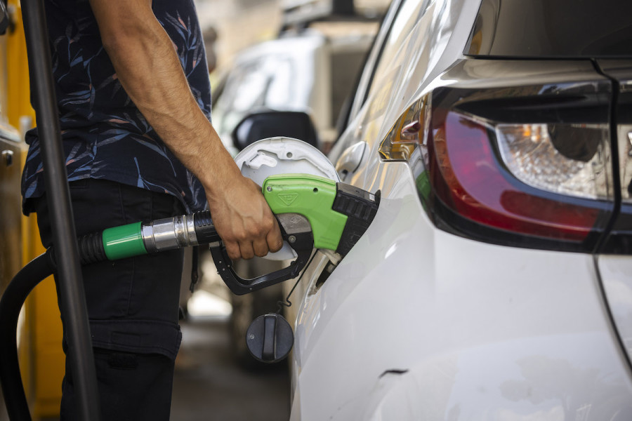 Illustrated image of a man fueling his car at a gas station in Jerusalem, June 28, 2022. (Photo: Olivier Fitoussi/Flash90)