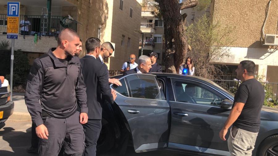 Benjamin Netanyahu canvassing a Jerusalem neighborhood early on Election Day 2022. (Photo: All Israel News)