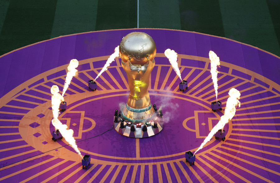 Giant replica of the World Cup trophy is seen inside Khalifa International Stadium, Doha, Qatar, Nov. 21, 2022 (Photo: REUTERS/Peter Cziborra)