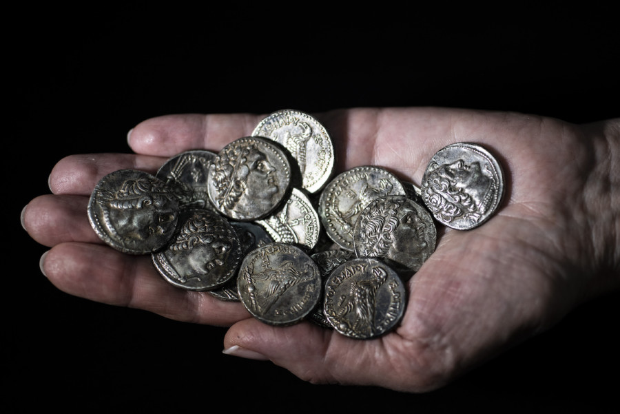 The coins. (Photo: Shai Halevy/ Israel Antiquities Authority)