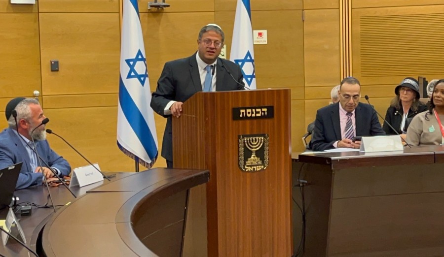 Itamar Ben Gvir speaking to a group of Christian journalists at the Knesset, Dec. 14, 2022 (Photo: ALL ISRAEL NEWS)