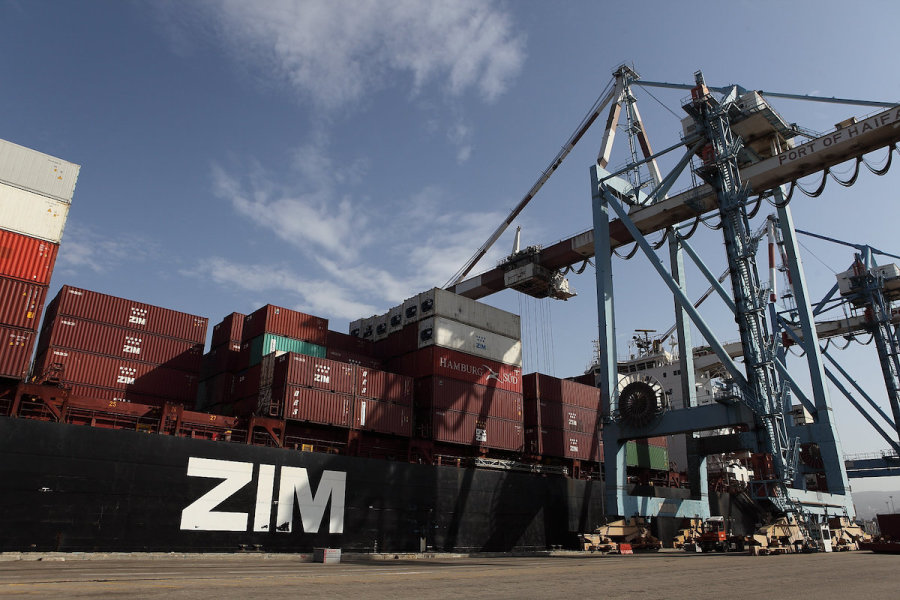 Shipping containers at the Haifa port. (Photo: Yaakov Naumi/Flash90)