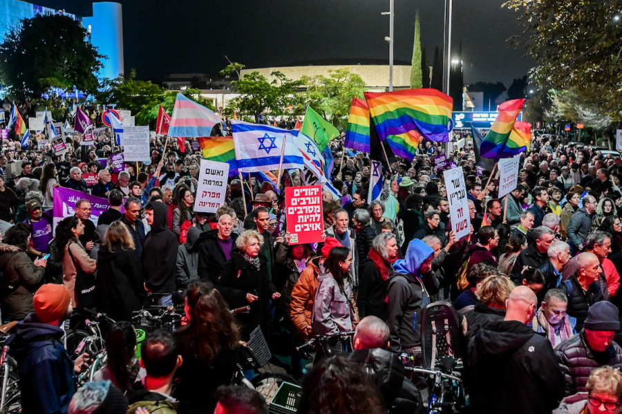 Israelis protest against the current government, in Tel Aviv, Jan. 7, 2023. (Photo: Avshalom Sassoni/Flash90)