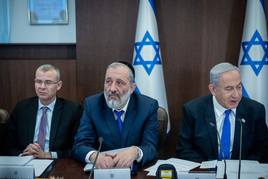 Israeli Prime Minister Benjamin Netanyahu with Minister of Health and Internal Affairs Aryeh Deri at a government conference at the Prime Minister's office in Jerusalem on January 15, 2023. Photo by Yonatan Sindel/Flash90