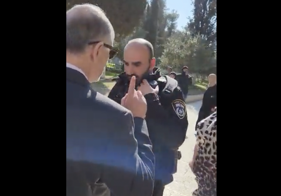 Jordanian Ambassador to Israel Ghassan Majali held up at entrance to Temple Mount in Jerusalem's Old City, Jan. 17, 2023 (Photo: Screenshot/Twitter)