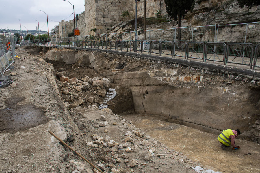 The excavation in Sultan Suleiman Street. (Photo: Yoli Schwartz/ Israel Antiquities Authority)