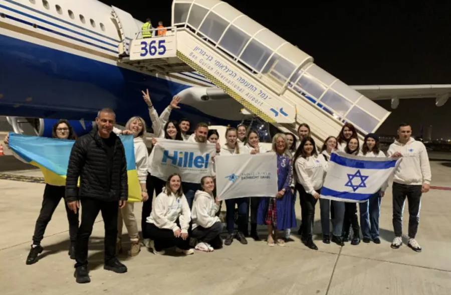 Dr. Miriam Adelson and Gidi Mark with the Birthright group from Ukraine, after landing at Ben Gurion International Airport.
(Photo: BIRTHRIGHT ISRAEL)