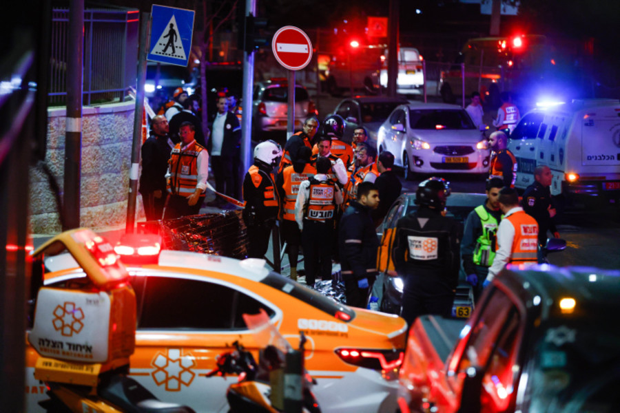 Israeli security forces at the scene of a shooting attack in Neve Yaakov, Jerusalem, January 27, 2023. Photo by Olivier Fitoussi/Flash90