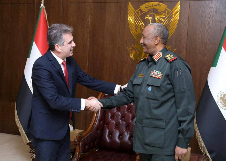 Sudan's sovereign council head General Abdel Fattah al-Burhan meets Israeli Foreign Minister Eli Cohen in Khartoum, Sudan Feb. 2, 2023. (Photo: Sudan Sovereignty Council Press Office/Handout via REUTERS)