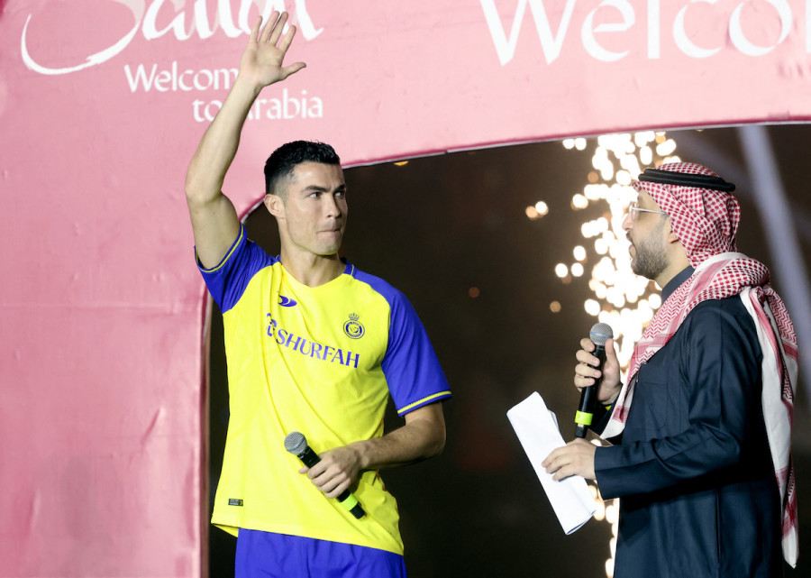 Cristiano Ronaldo waves during his presentation with Saudi Arabia’s Al-Nassr Football Club, Riyadh, Saudi Arabia, Jan. 3, 2023 (Photo: REUTERS/Ahmed Yosri)