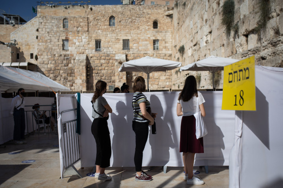 Jewish women pray in capsules at the Women's section of the Western Wall, in Jerusalem's Old City, Nov. 13, 2020. (Photo: Hadas Parush/Flash90)