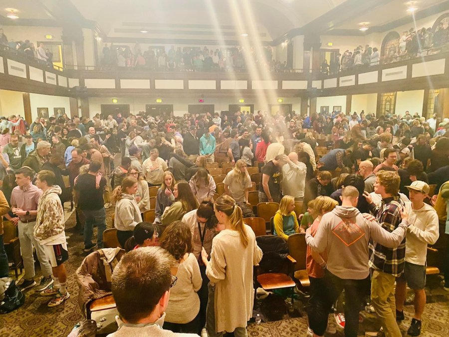 Revival at Asbury University (Photo: Leah Payne/Twitter)