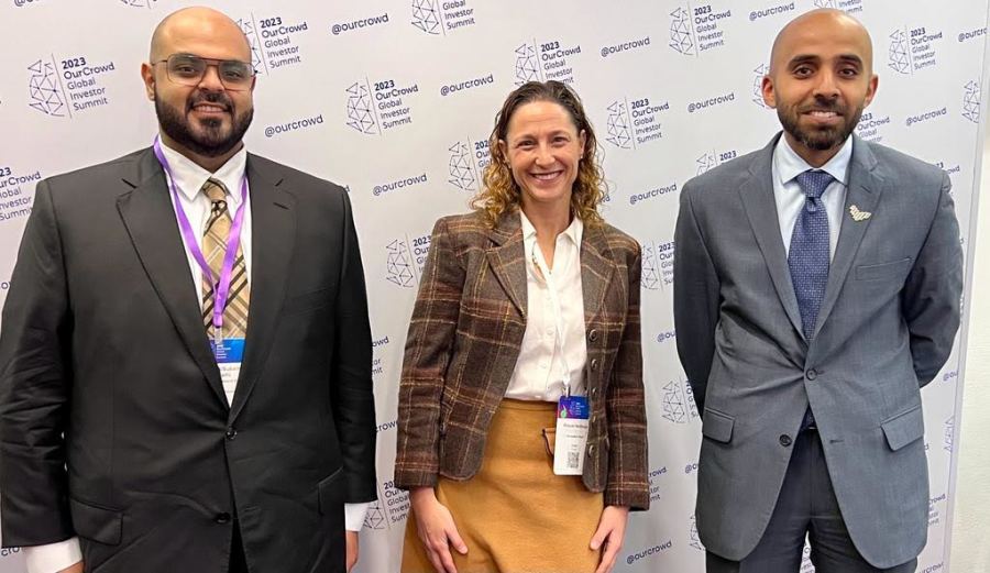 The author (center) with Abdulla Abdul Aziz AlShamsi, acting director-general of the Abu Dhabi Investment Office (right) and another representative of ADIO (Photo: Maayan Hoffman)