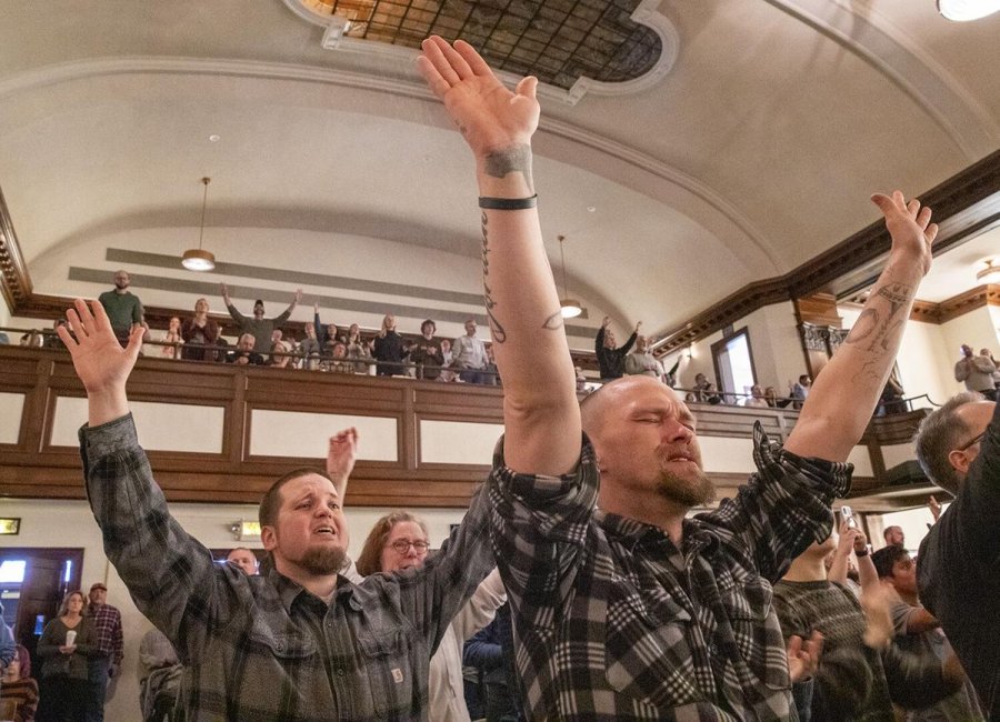 Revival at Asbury University (Photo: Greg Gordon/Twitter)