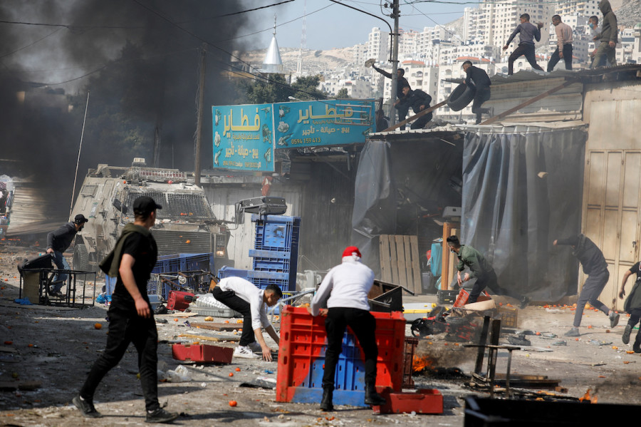 Palestinians clash with Israeli forces during a raid in Nablus, Feb. 22, 2023. (Photo: REUTERS/Raneen Sawafta)