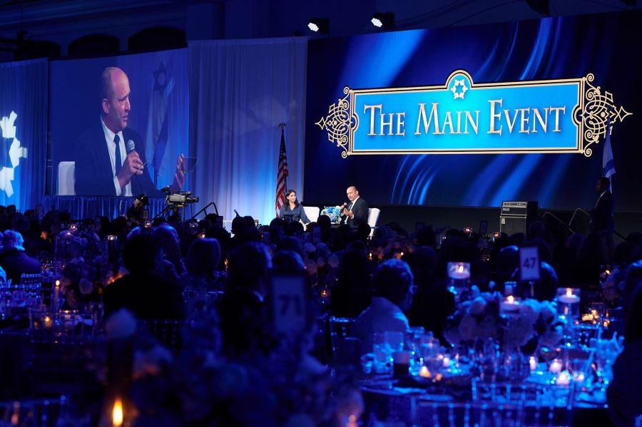 Former Israeli Prime Minister Naftali Bennett addresses the Jewish Federation of Miami, Feb. 20, 2023 (Photo: Carlos Chattah)