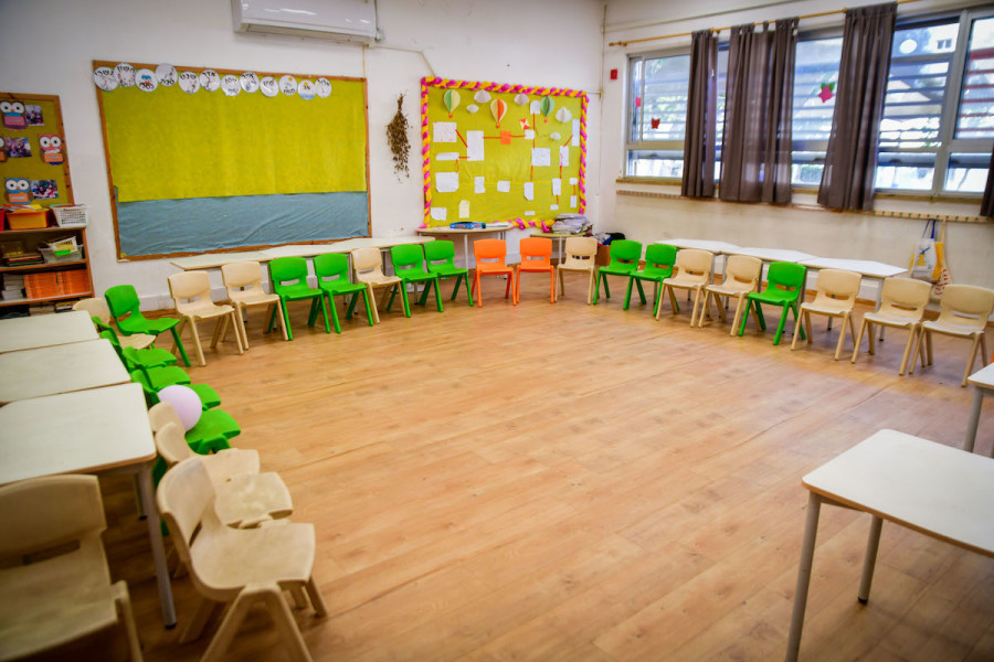 Illustrative - View of an empty school at in Tel Aviv, as schools begin at 10 A.M. following a strike of the Teachers Union, June 19, 2022. (Photo: Avshalom Sassoni/Flash90)