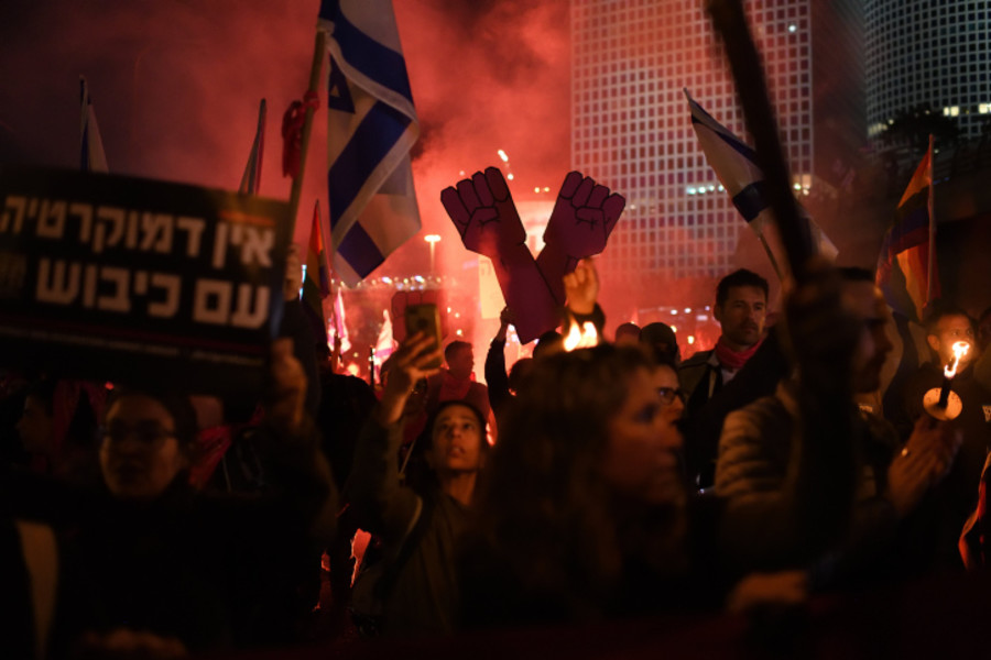 Thousands of Israeli protesters rally against government's judicial overhaul bills in the coastal city of Tel Aviv on Feb. 25, 2023. Protesters confronted police and blocked Ayalon highway. Photo by Gili Yaari /Flash90