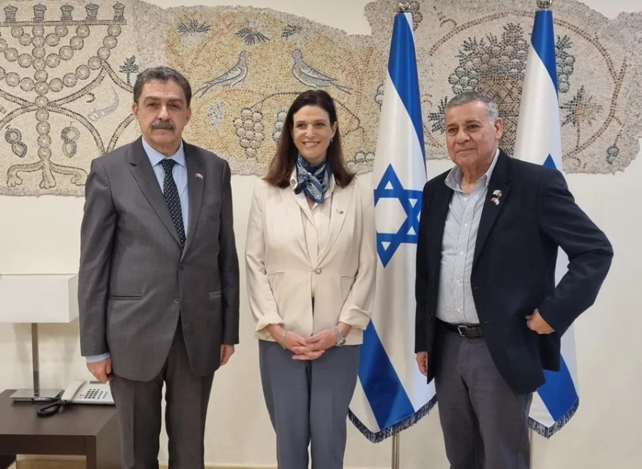 Turkey's Ambassador to Israel, Sakir Ozkan (L), and Israeli lawmakers Efrat Raiten (C) and Shalom Danino (Photo: GPO)