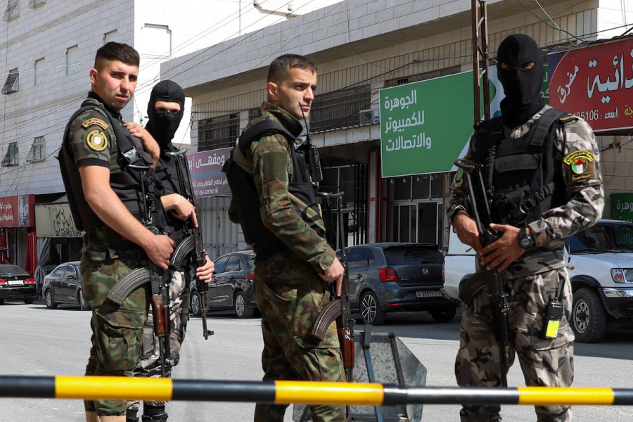 Palestinian security forces guard a checkpoint in the West Bank city of Hebron, Oct. 23, 2021. (Photo: Wisam Hashlamoun/Flash90)