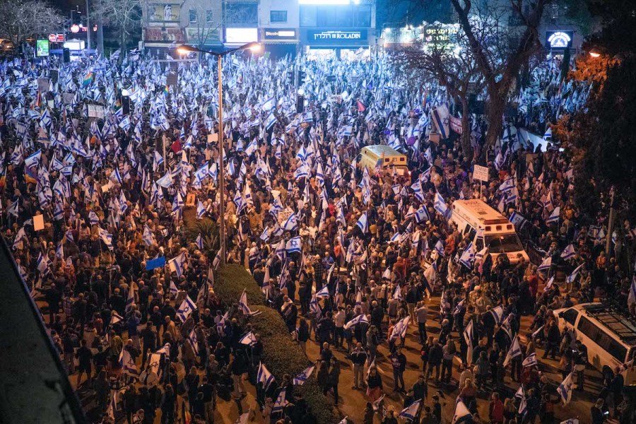Israelis protest against the Israeli government's planned judicial overhaul in Haifa, Mar. 4, 2023. (Photo: Shir Torem/Flash90)