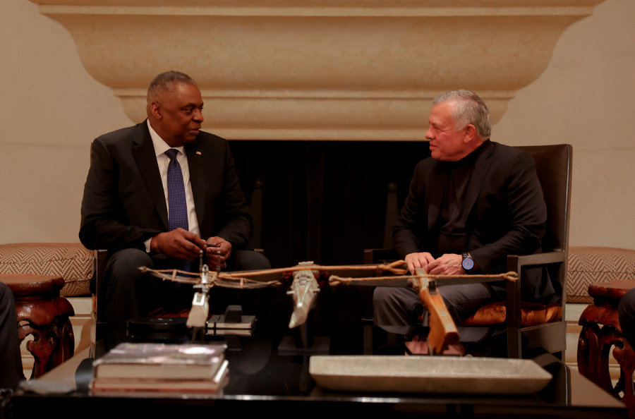 U.S. Defense Secretary Lloyd Austin meets with Jordanian King Abdullah II in Amman, Mar. 5, 2023 (Photo: Royal Hashemite Court)