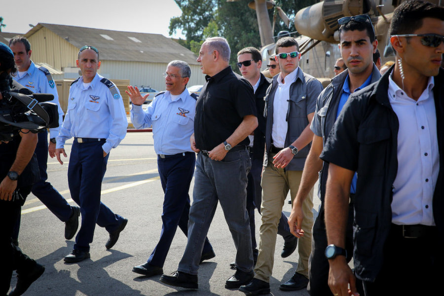 Israel's Prime Minister Benjamin Netanyahu walks with Amir Eshel, then-commander of the Israel Air Force, Aug. 17, 2016. (Photo: Flash90)