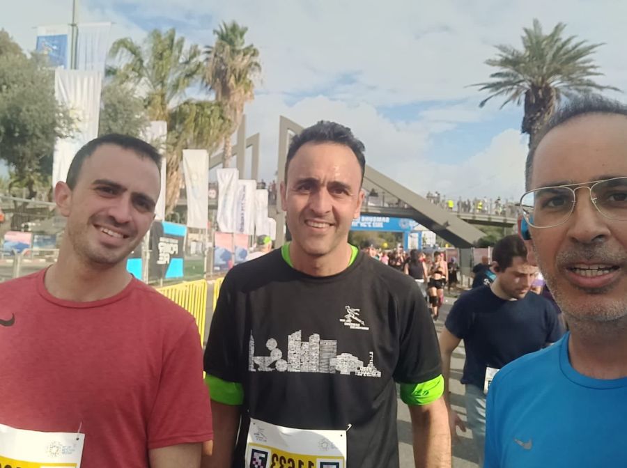 Dror, Ariel and Ohad (left to right) at the Tel Aviv marathon in 2020 (Photo courtesy of the Peretz family)