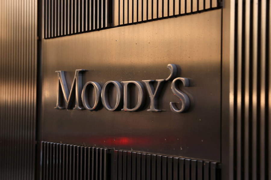 A sign outside the Moody's Corporation headquarters in Manhattan, New York, Nov. 12, 2021. (Photo: REUTERS/Andrew Kelly/File Photo)