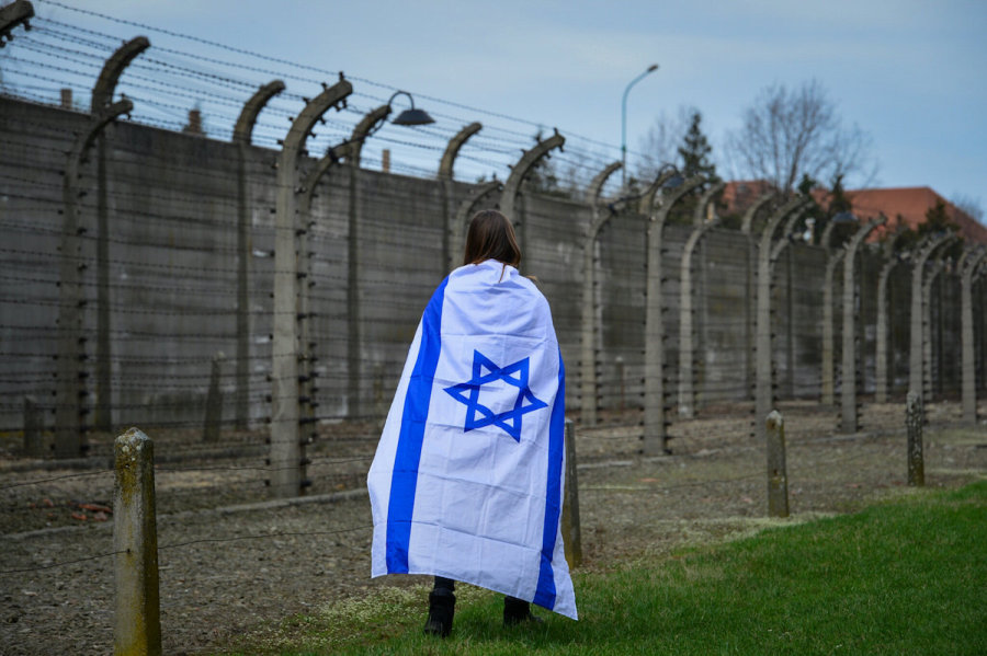 High school students participate in the March of the Living at Auschwitz in Poland, April 11, 2018. (Yossi Zeliger/Flash90)