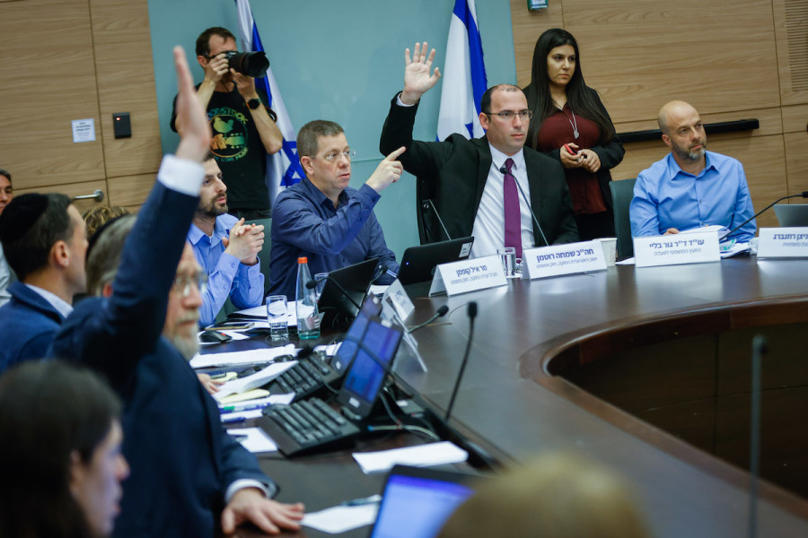 MK Simcha Rotman, head of the Constitution Committee, at a committee meeting at the Knesset in Jerusalem, Mar. 5, 2023. (Photo: Erik Marmor/Flash90)