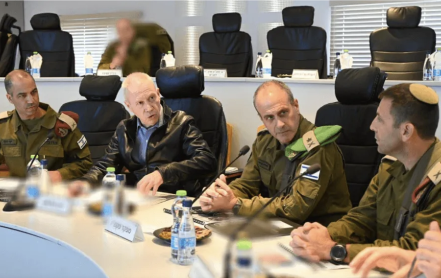 Israeli Defense Minister Yoav Gallant a security briefing with senior military officials (Photo: Ariel Hermoni/Ministry of Defense)