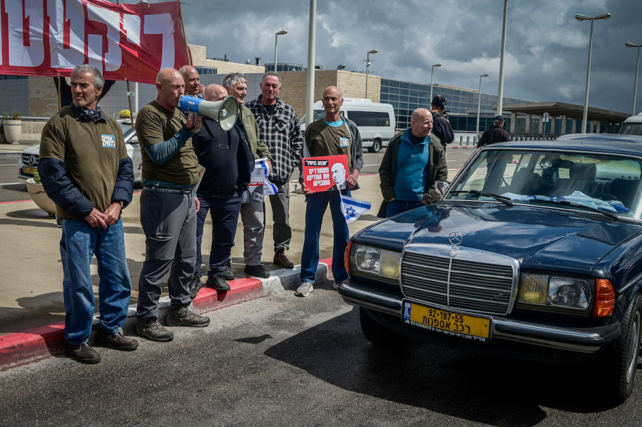 Entebbe veterans take part in a protest against the Israeli government's planned judicial overhaul, at the Ben Gurion International Airport near Tel Aviv, Mar. 15, 2023. (Photo: Avshalom Sassoni/Flash90)