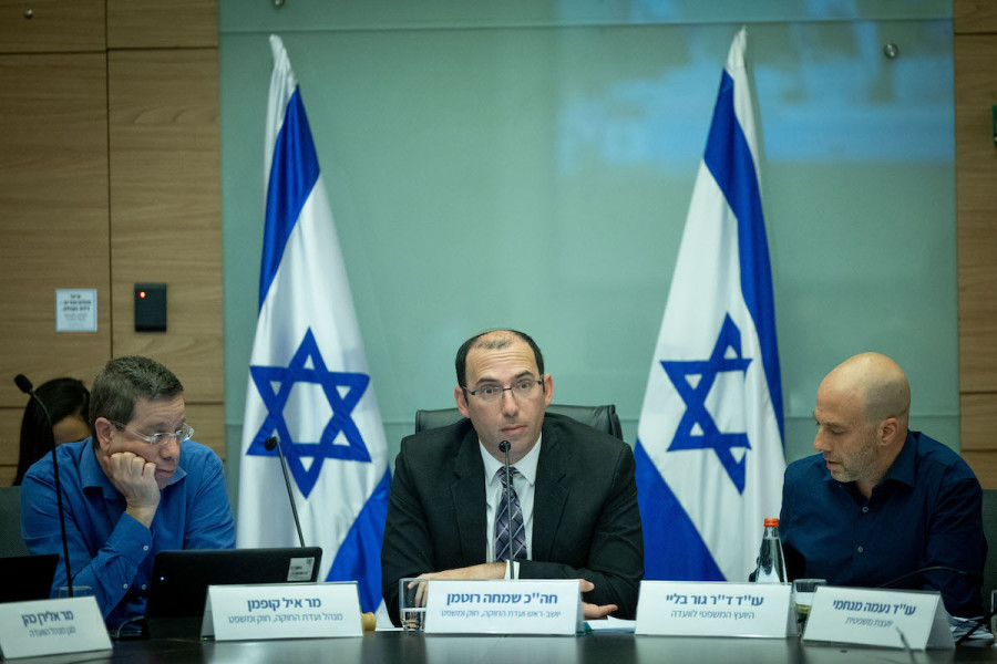 MK Simcha Rotman, head of the Constitution Committee, at a committee meeting at the Knesset, Mar. 19, 2023. (Photo: Yonatan Sindel/Flash90)