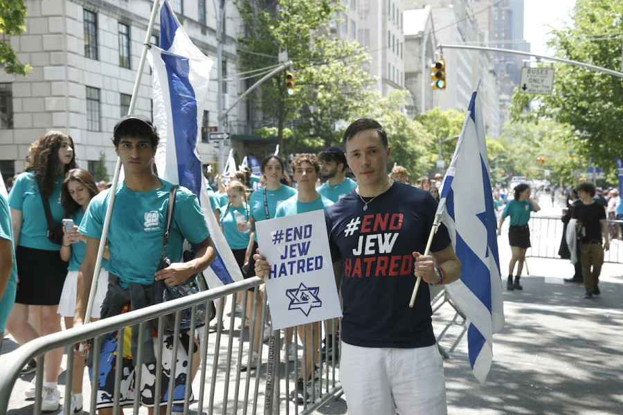 Yuval David marches along with demonstrators displaying banners and “End Jew Hatred” logos during the Israeli parade on May 22, 2022 in New York City. (Photo: John Lamparski/NurPhoto)