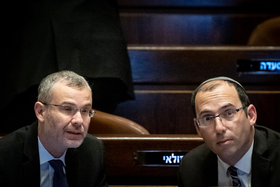 MK Simcha Rothman with Justice Minister Yariv Levin seen during a discussion and a vote in the Knesset assembly hall in Jerusalem, Mar. 22, 2023. (Photo: Yonatan Sindel/Flash90)