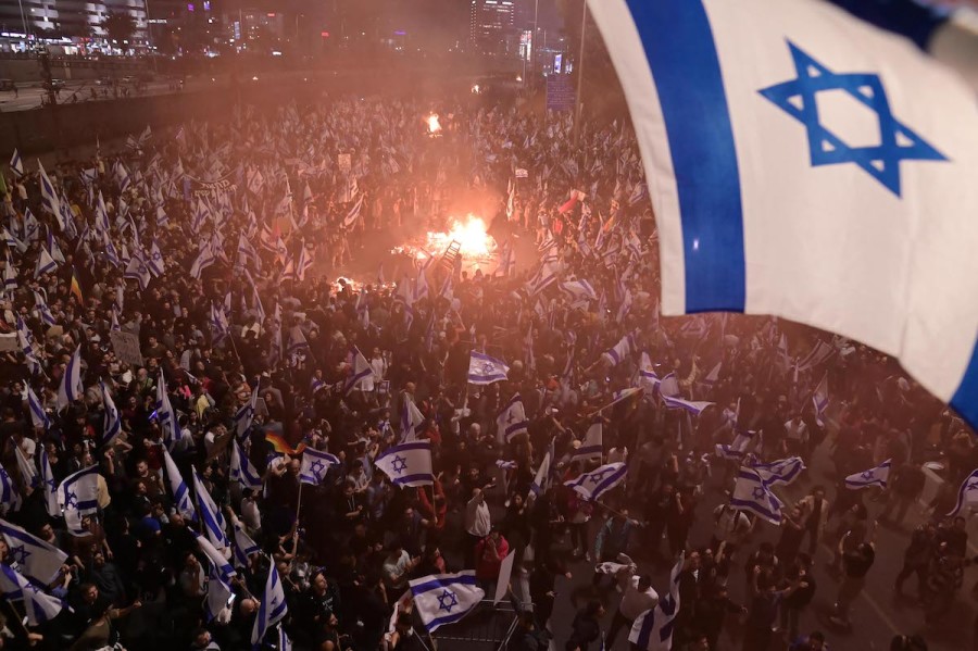 Israelis block the Ayalon highway in Tel Aviv during a protest against the Israeli government's planned judicial overhaul, March 26, 2023. (Photo: Tomer Neuberg/Flash90)