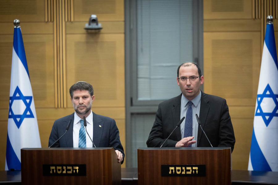MK Simcha Rotman, יead of the Constitution Committee and Minister of Finance Bezalel Smotrich hold a joint press conference on the judicial overhaul at the Knesset in Jerusalem, Mar. 21, 2023. (Photo: Yonatan Sindel/Flash90)