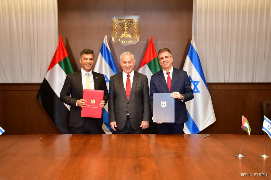 L-R: UAE's ambassador to Israel Mohamed Mahmoud Al Khaja, Israeli Prime Minister Benjamin Netanyahu, Foreign Minister Eli Cohen (Photo: Rafi Ben Hakoun/GPO)