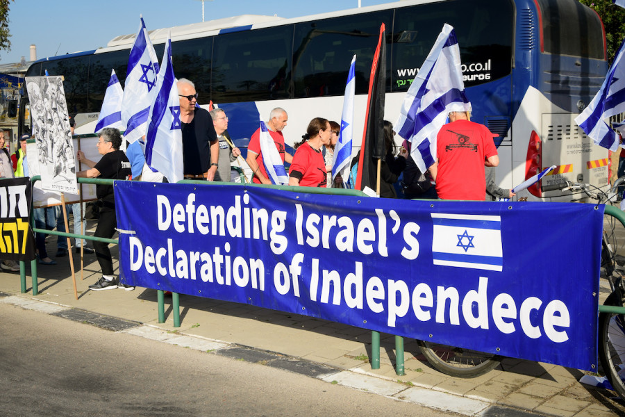 Israeli IDF reservists protest the government's planned judicial overhaul, in Ramat Aviv, Mar. 1, 2023. (Photo: Avshalom Sassoni/Flash90)