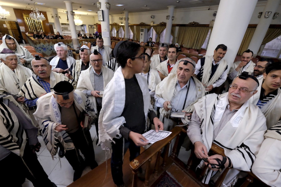 Iranian Jews pray at the Abrishami synagogue at Palestine street in Tehran Dec. 24, 2015. (Photo: REUTERS/Raheb Homavandi/TIMA)